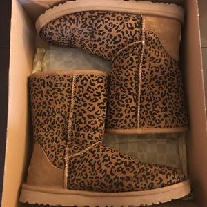 UGH Classic Short Rosette Cheetah Boots